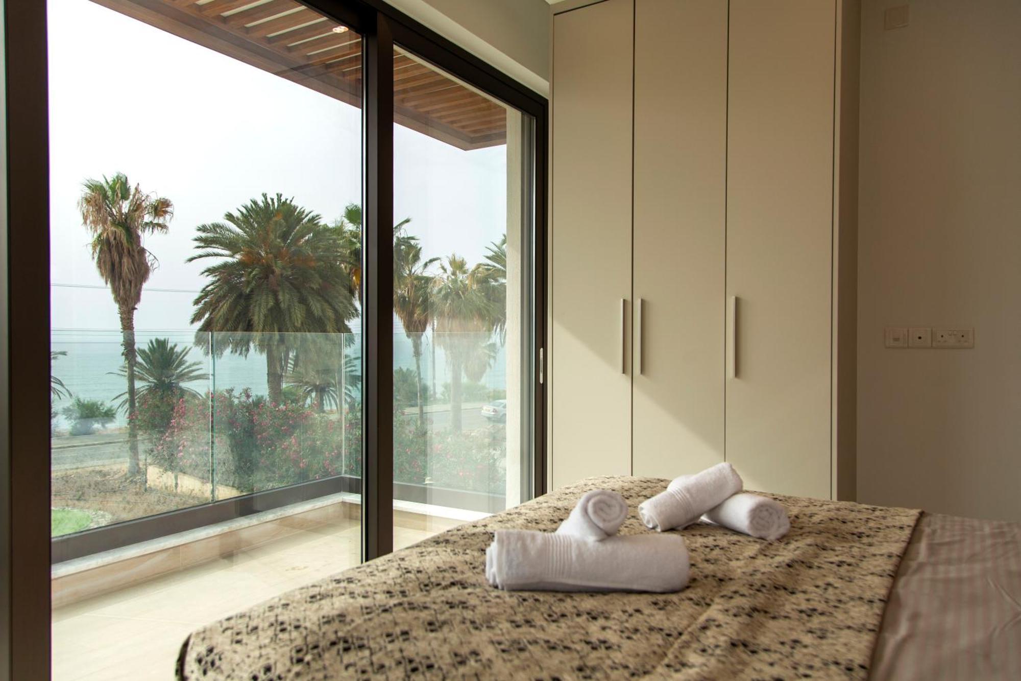 Santa Barbara Seafront Villas W Jacuzzi Pool Pafos Exterior foto