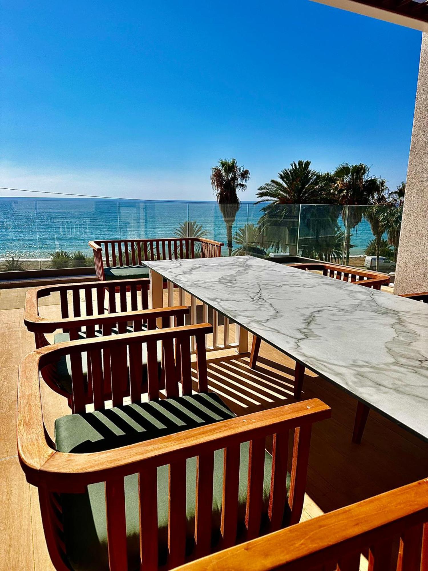 Santa Barbara Seafront Villas W Jacuzzi Pool Pafos Exterior foto