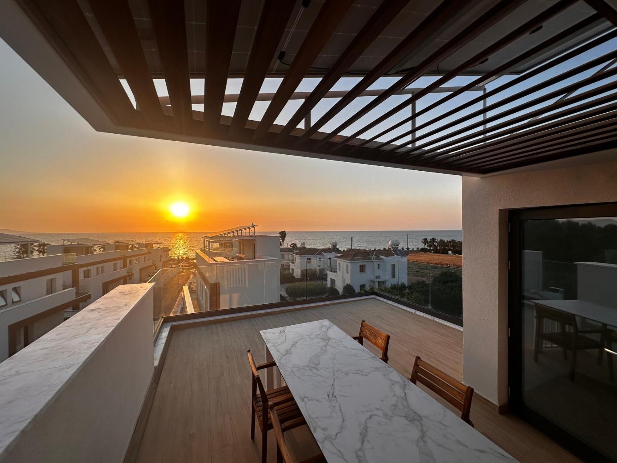 Santa Barbara Seafront Villas W Jacuzzi Pool Pafos Exterior foto