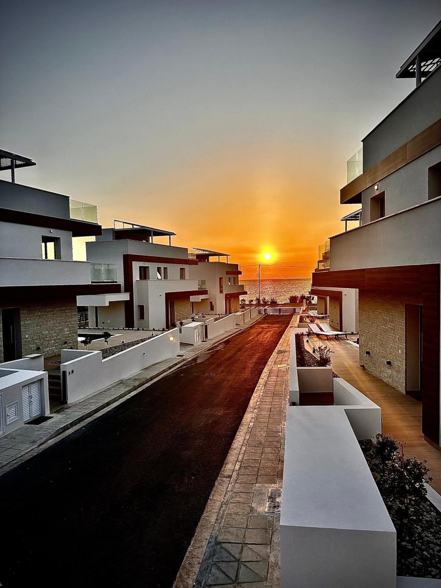Santa Barbara Seafront Villas W Jacuzzi Pool Pafos Exterior foto