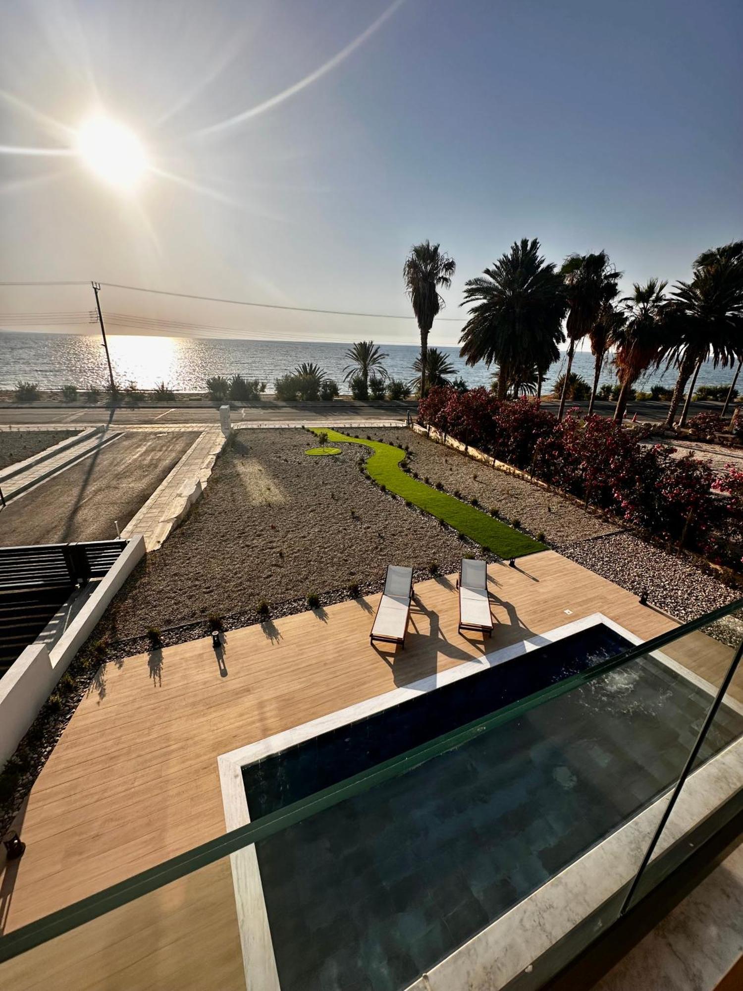 Santa Barbara Seafront Villas W Jacuzzi Pool Pafos Exterior foto