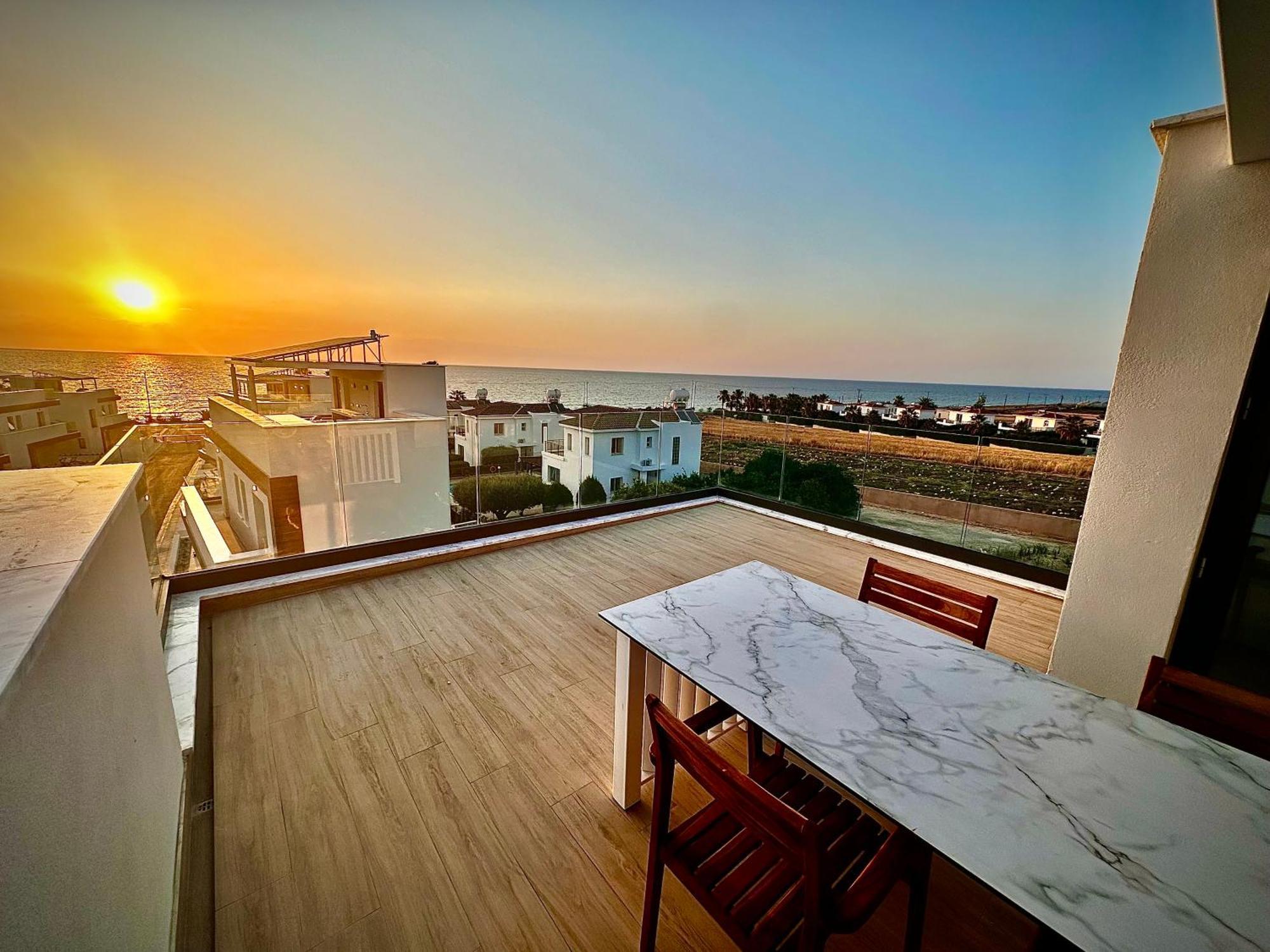 Santa Barbara Seafront Villas W Jacuzzi Pool Pafos Exterior foto