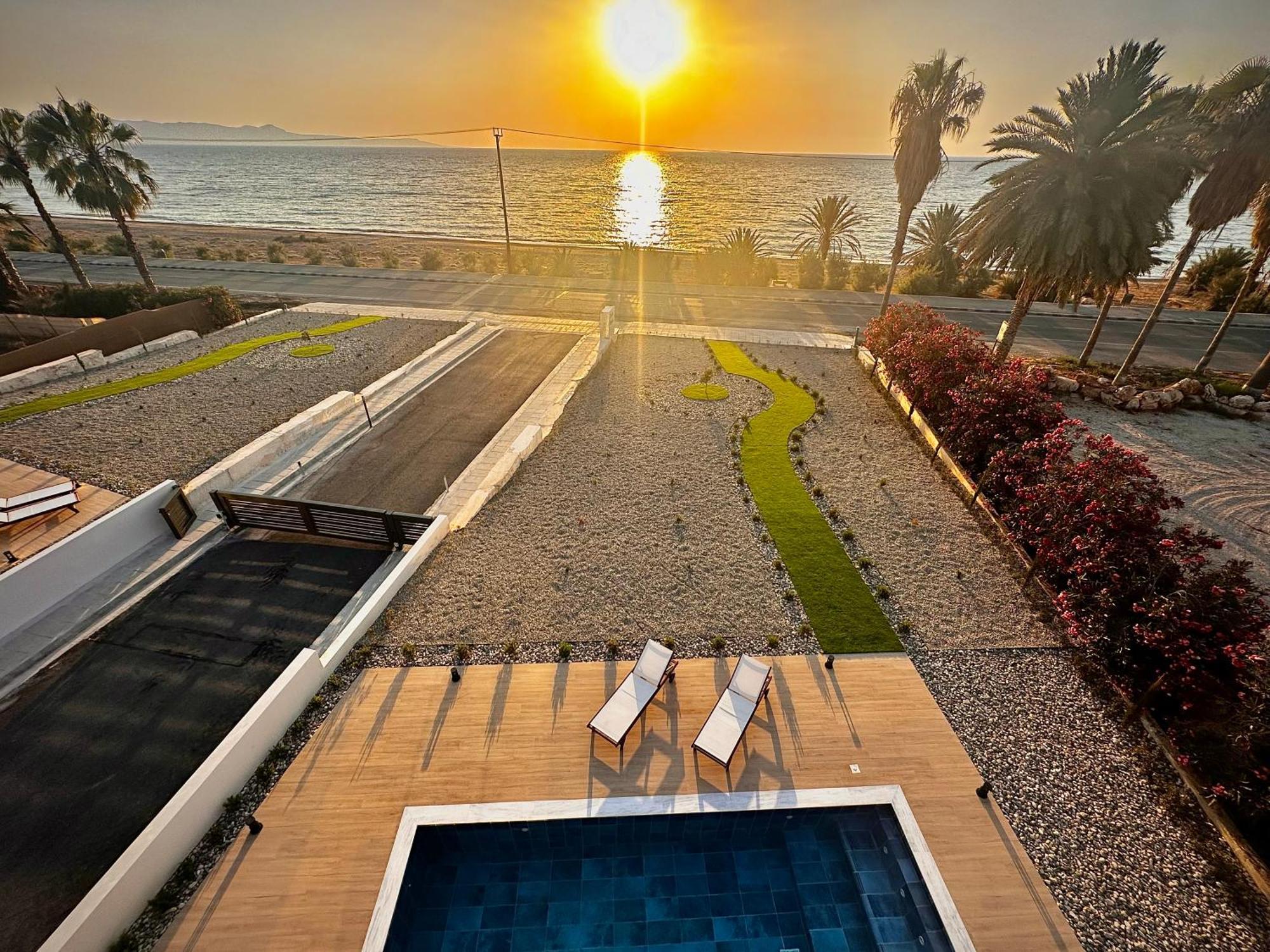 Santa Barbara Seafront Villas W Jacuzzi Pool Pafos Exterior foto